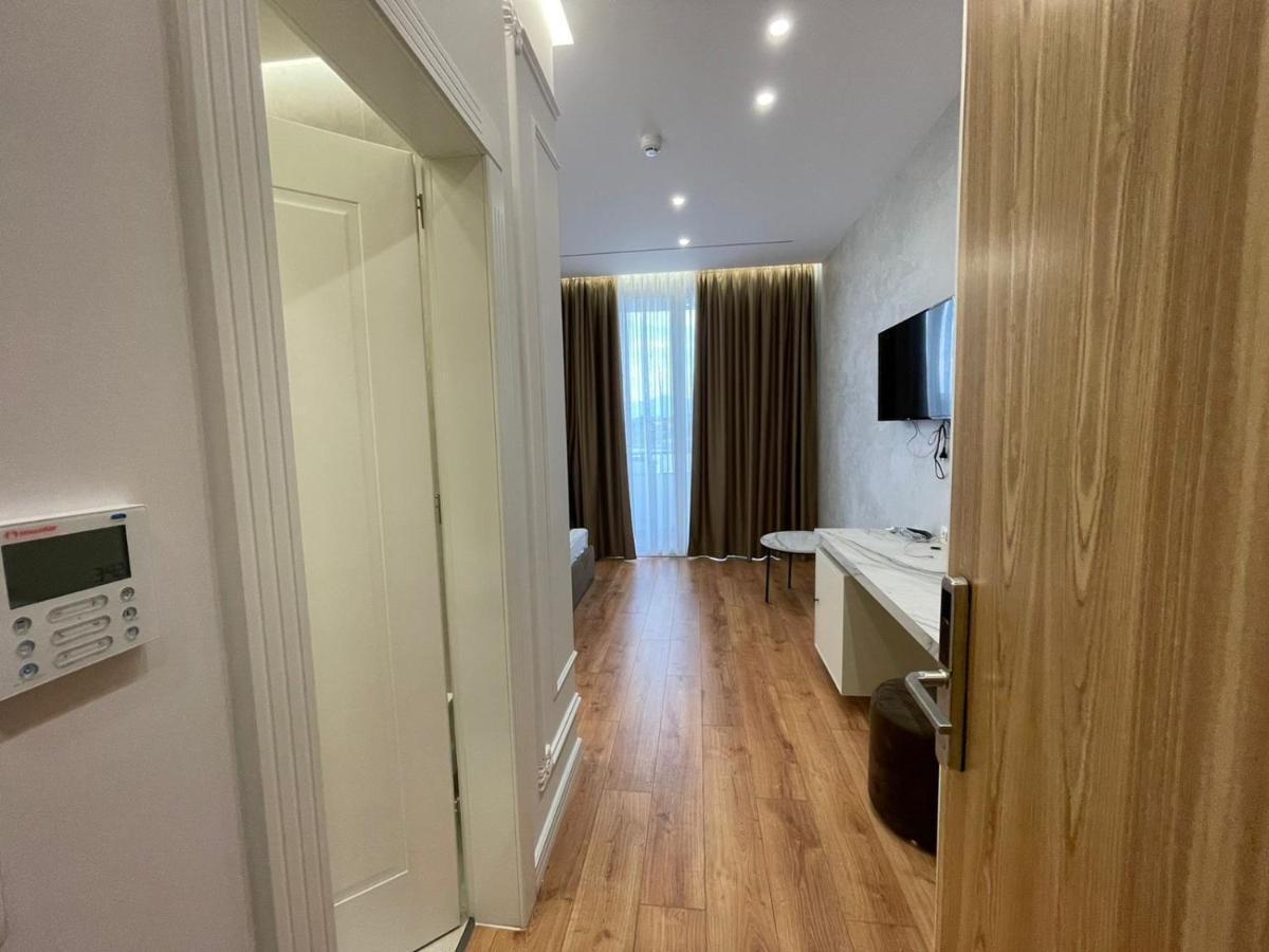Hotel Ujvara Belsh Buitenkant foto