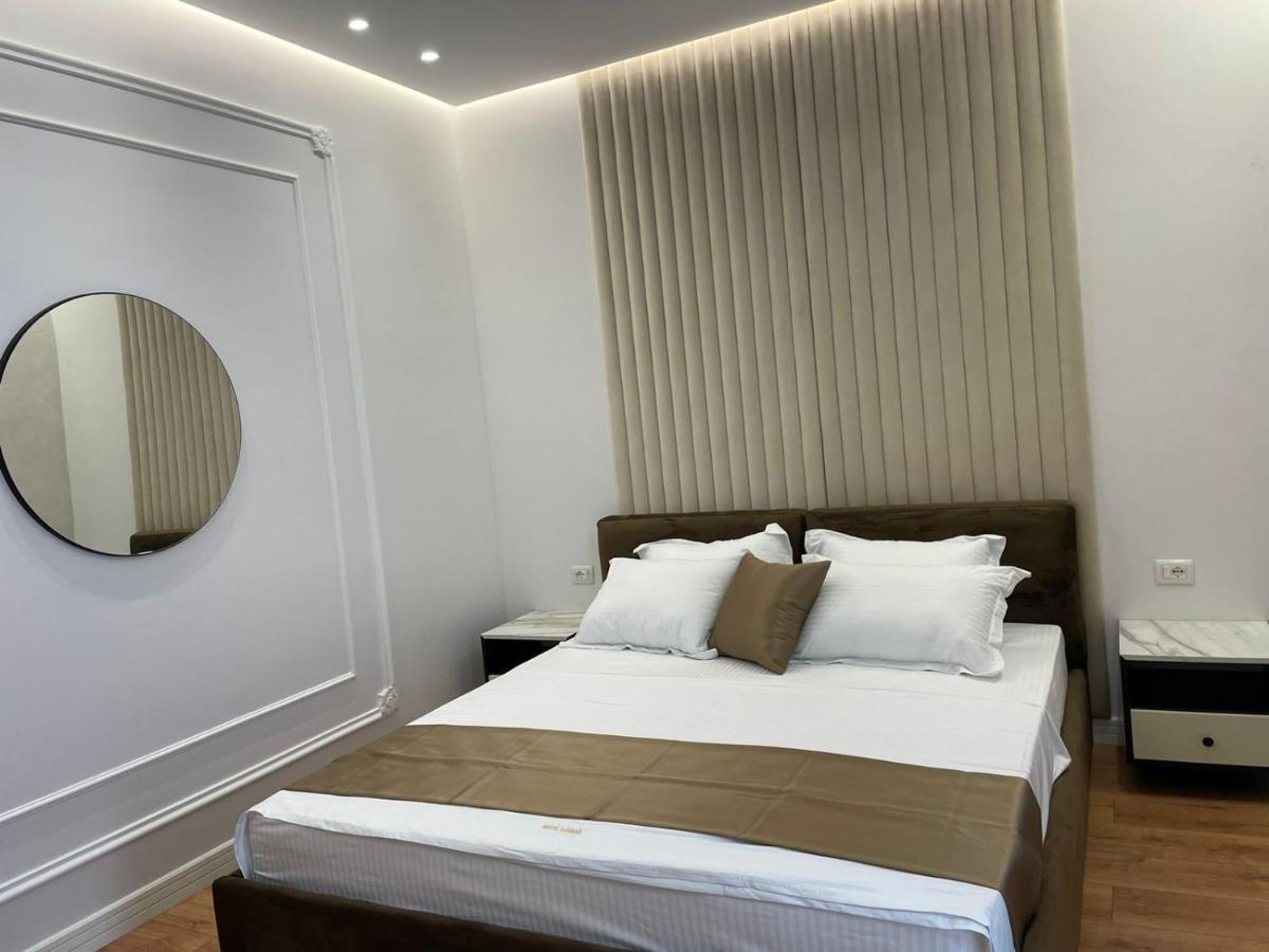 Hotel Ujvara Belsh Buitenkant foto