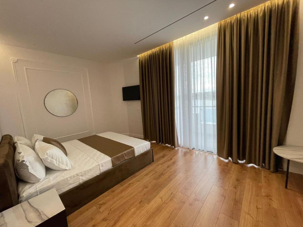 Hotel Ujvara Belsh Buitenkant foto
