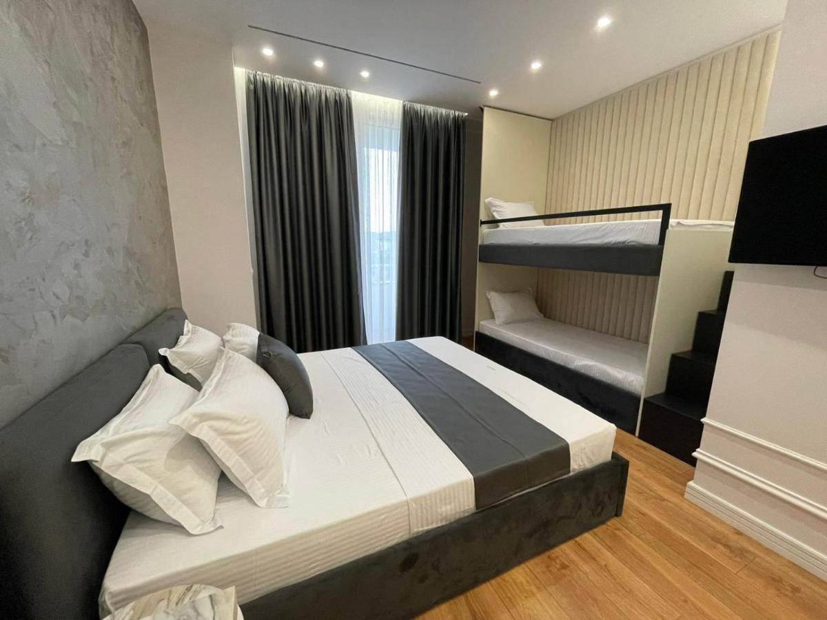 Hotel Ujvara Belsh Buitenkant foto