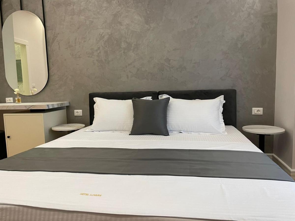 Hotel Ujvara Belsh Buitenkant foto