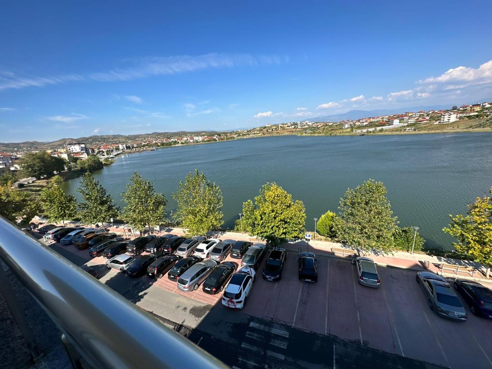 Hotel Ujvara Belsh Buitenkant foto