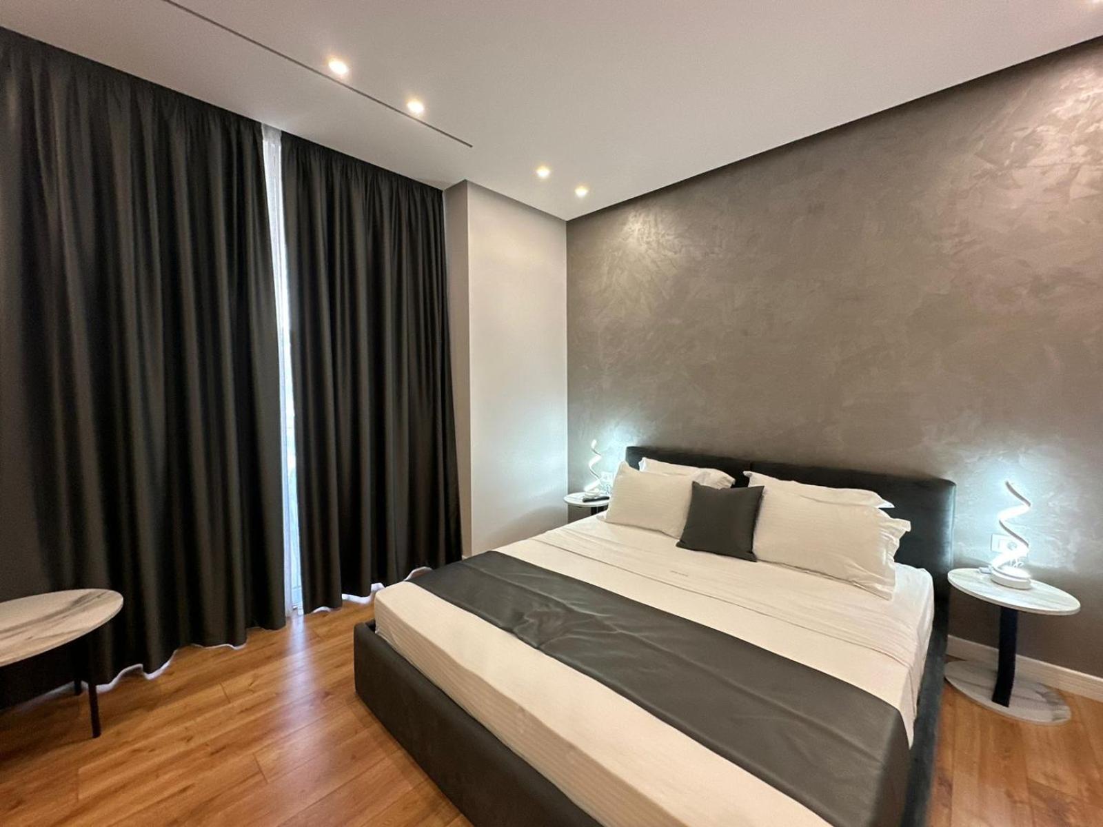 Hotel Ujvara Belsh Buitenkant foto