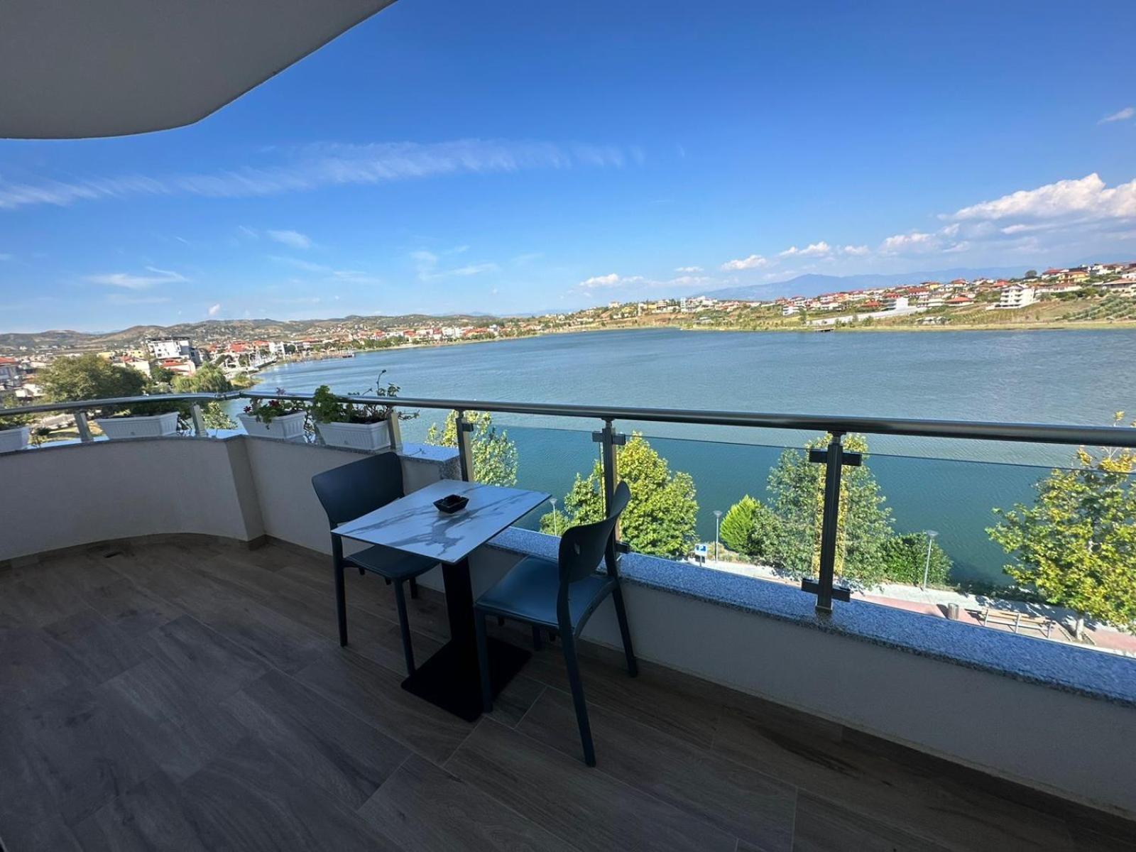 Hotel Ujvara Belsh Buitenkant foto