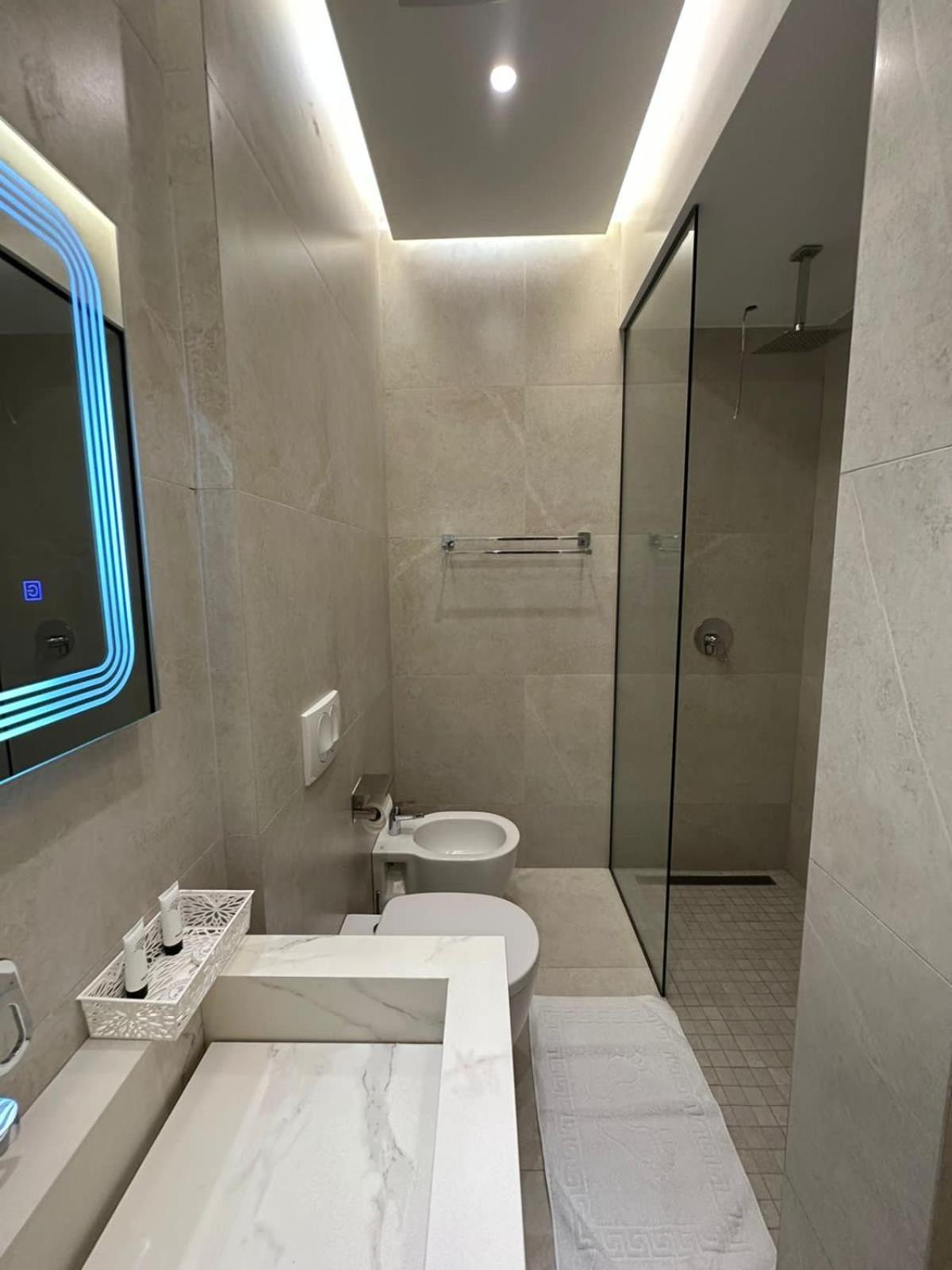 Hotel Ujvara Belsh Buitenkant foto
