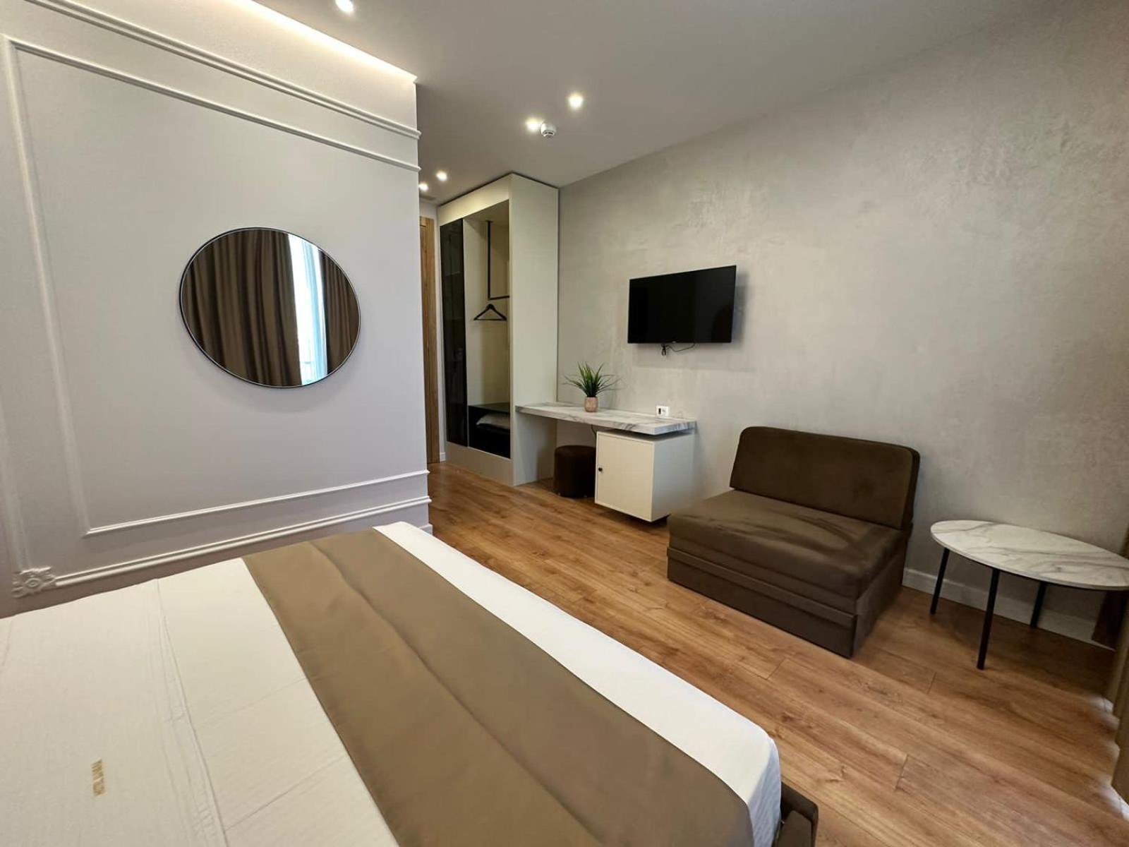 Hotel Ujvara Belsh Buitenkant foto