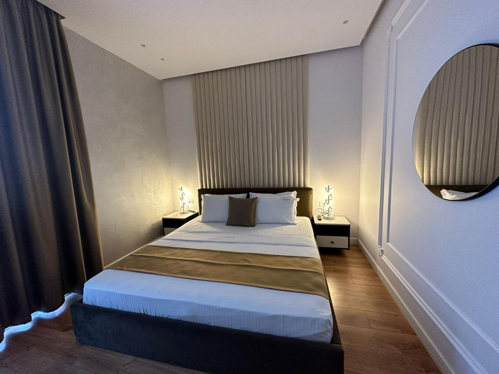 Hotel Ujvara Belsh Buitenkant foto